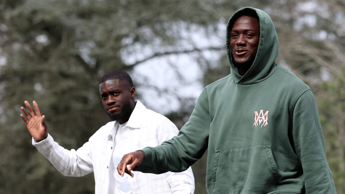 两位同胞科, 再次以低成 两位同胞科, 再次以低成